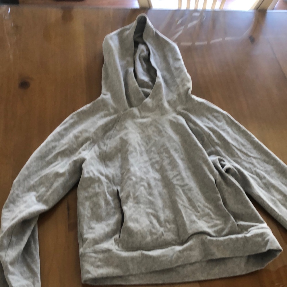 Semi cropped Lueluelemon sweatshirt
